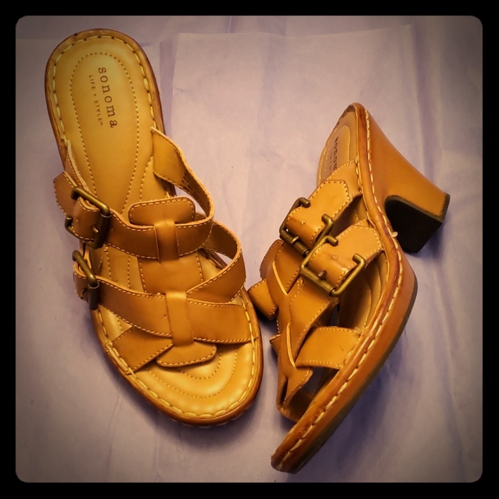 Sandals with heel